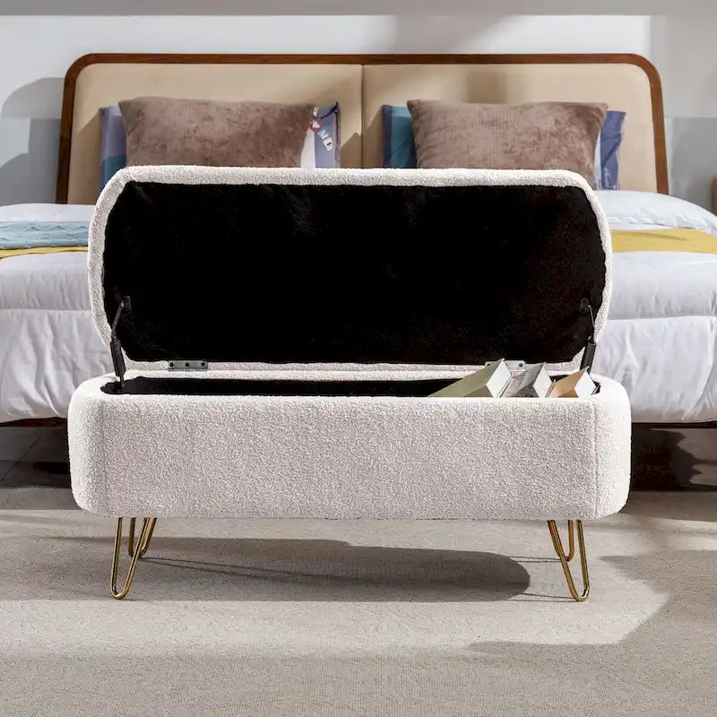 Banc de rangement capitonné avec pieds dorés — Fausse fourrure, bout de lit ou entrée