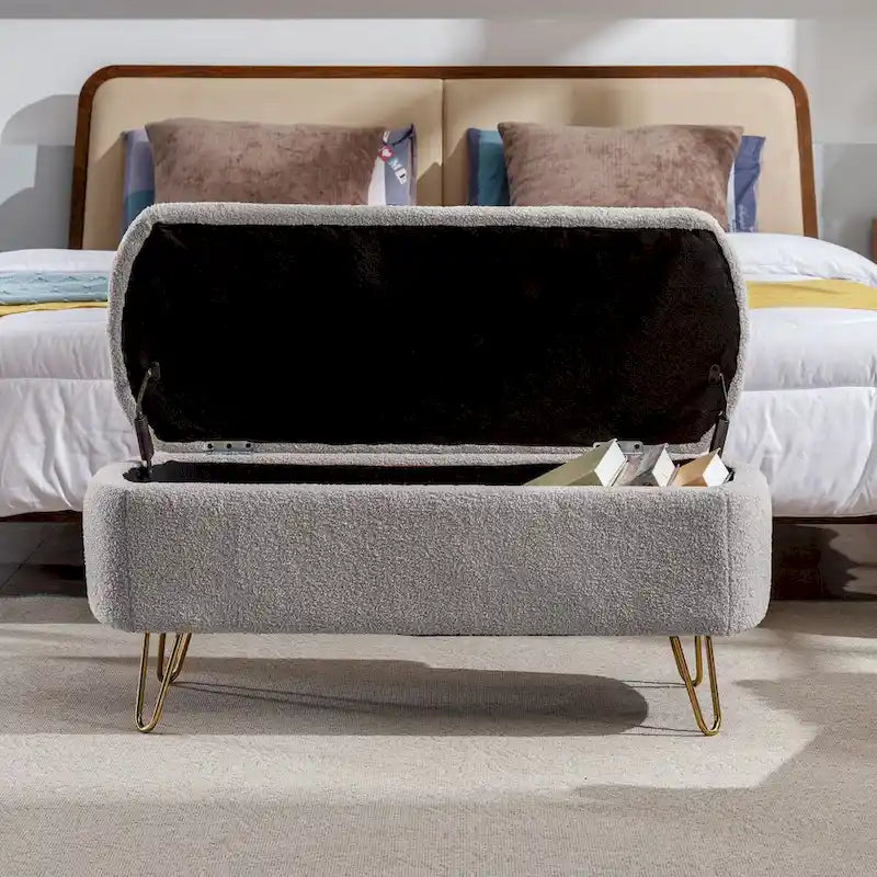 Banc de rangement capitonné avec pieds dorés — Fausse fourrure, bout de lit ou entrée
