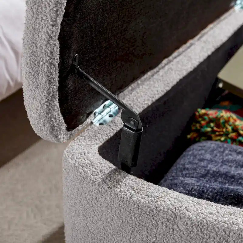 Banc de rangement capitonné avec pieds dorés — Fausse fourrure, bout de lit ou entrée