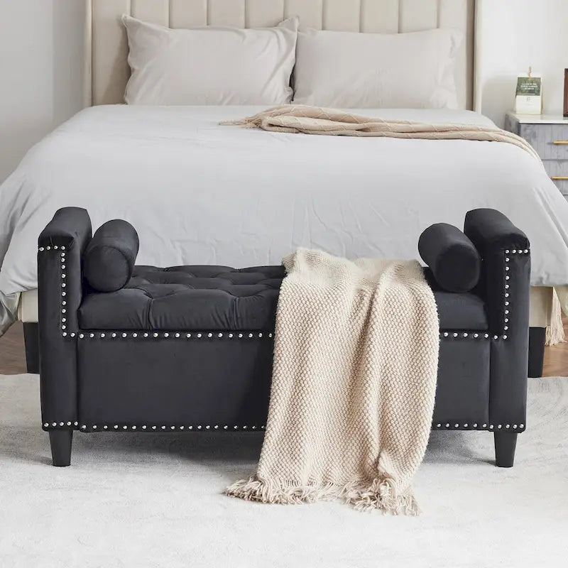 Banc de rangement en velours à capitons avec accoudoirs et garniture cloutée
