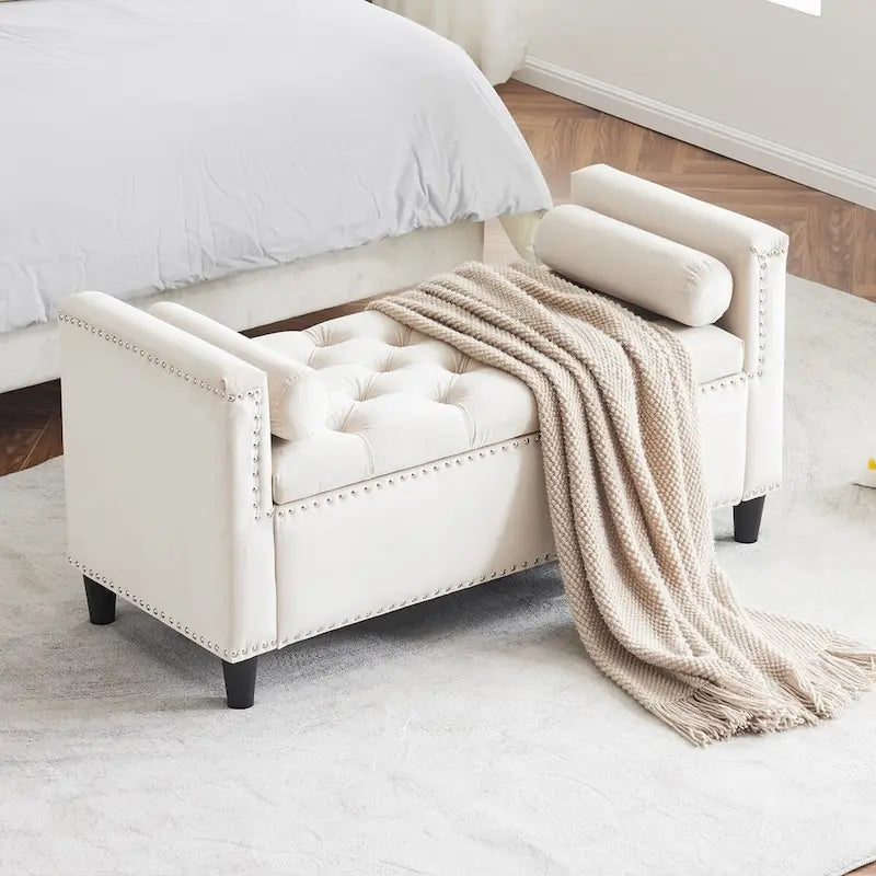 Banc de rangement en velours à capitons avec accoudoirs et garniture cloutée