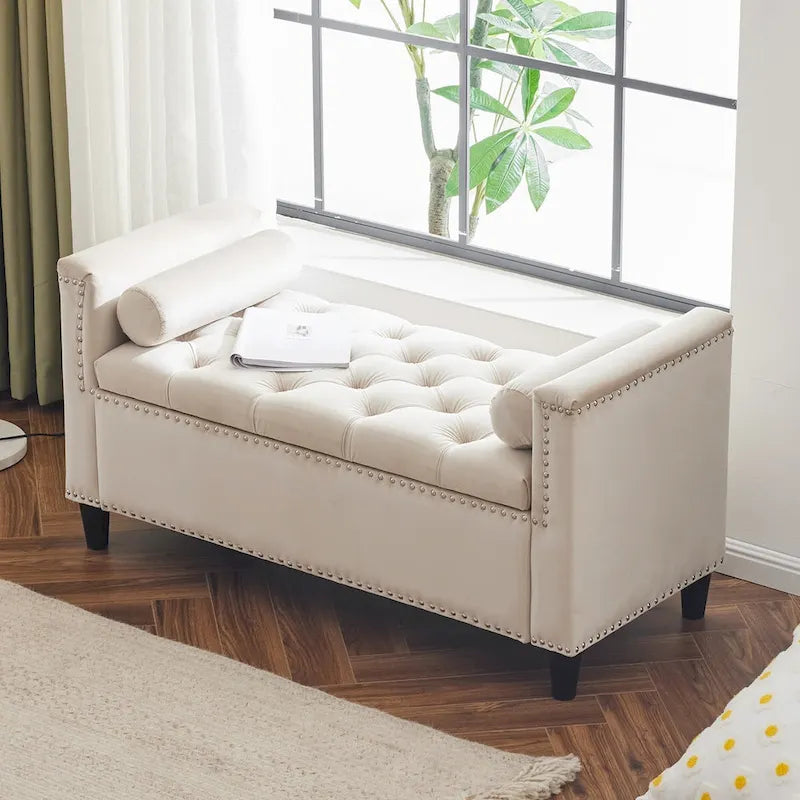 Banc de rangement en velours à capitons avec accoudoirs et garniture cloutée