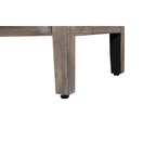 Armoire en bois à quatre portes avec poignées sculptées