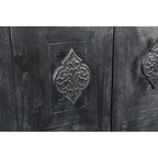 Armoire en bois à quatre portes avec poignées sculptées