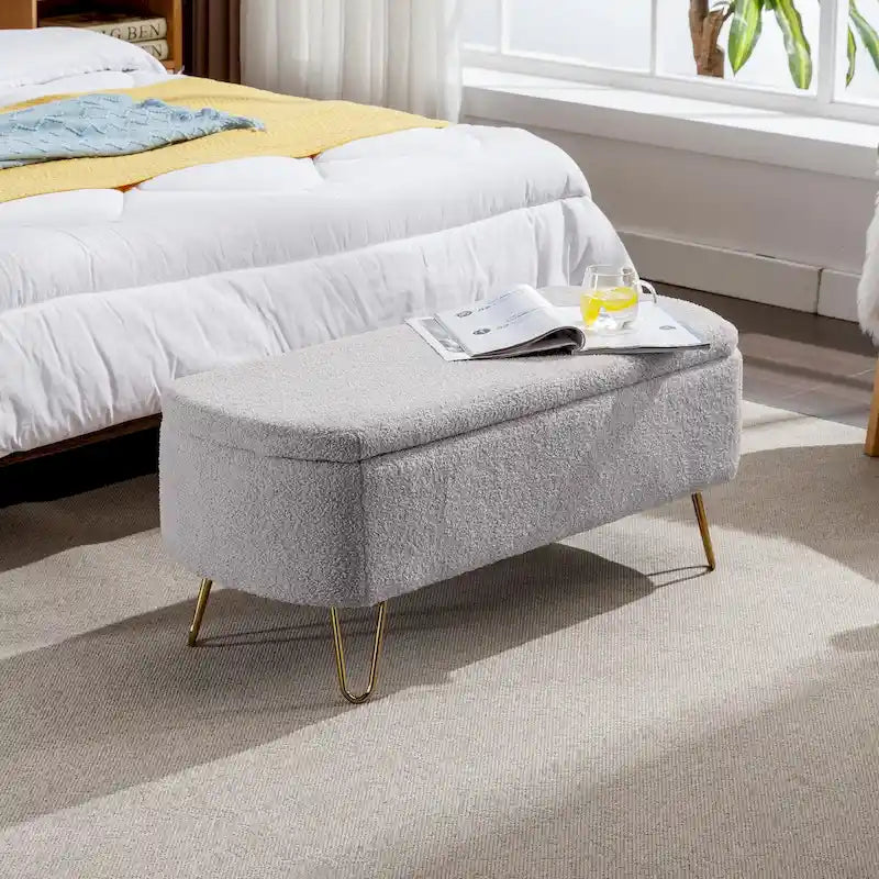 Banc de rangement en fausse fourrure grise avec pieds dorés