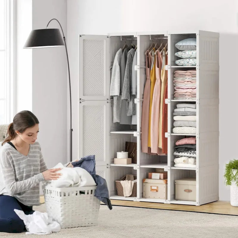 Armoire de penderie portable avec étagères et espace de suspension