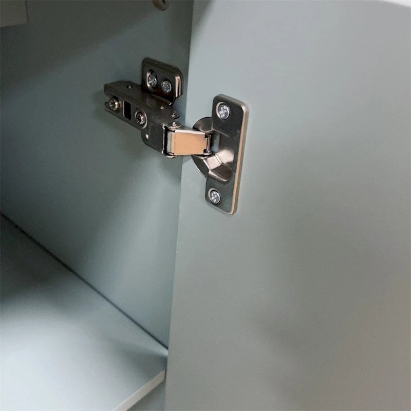 Meuble d'appoint vert menthe avec portes en verre cannelé et étagères réglables